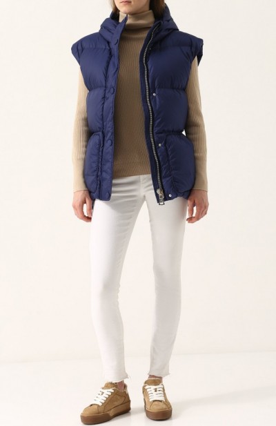 Стеганый пуховой жилет с поясом и капюшоном