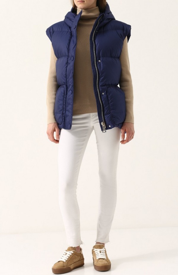 Стеганый пуховой жилет с поясом и капюшоном